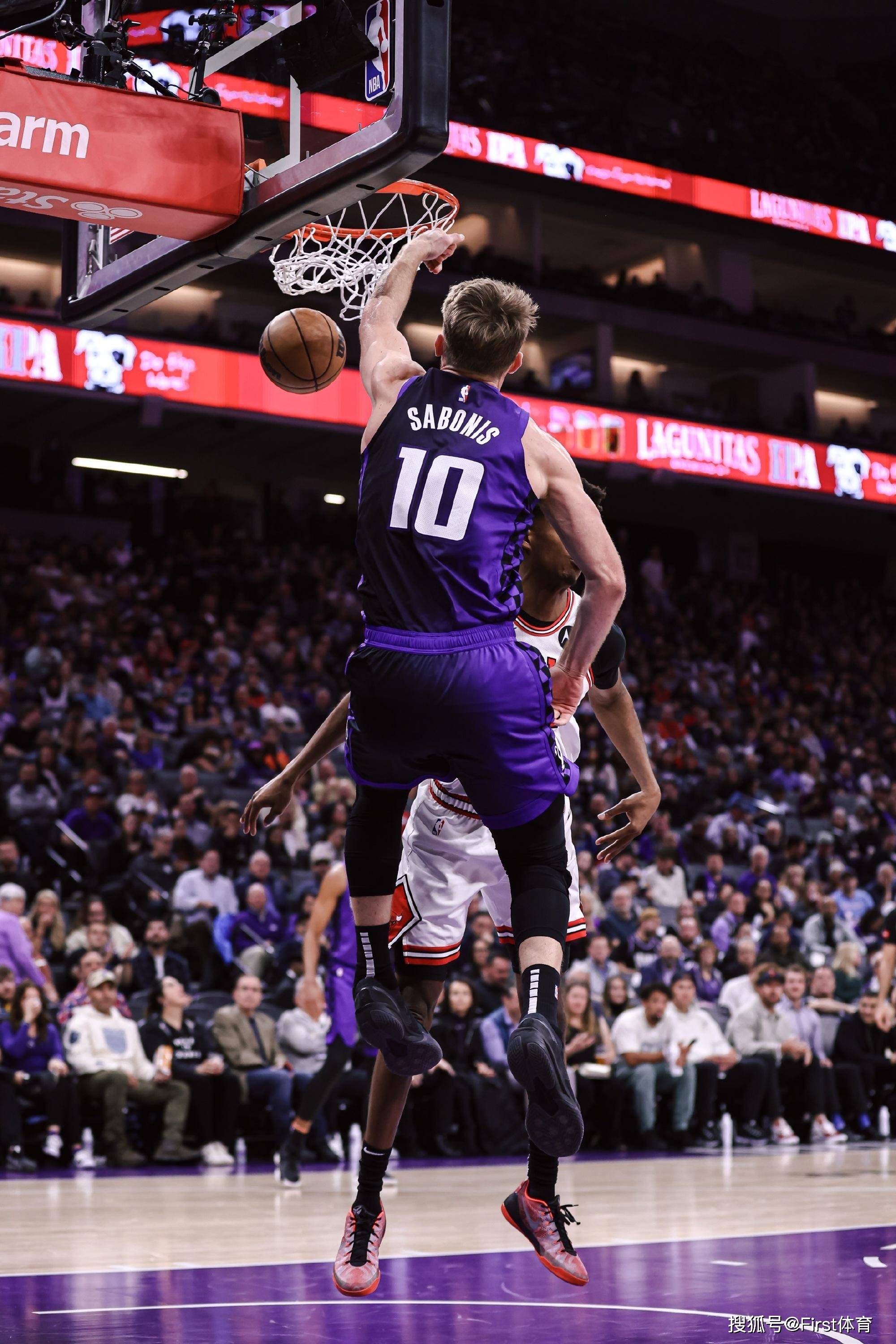 九游体育-今夜上海申花备战NBA常规赛萨克拉门托国王国际比赛日调整名单，切尔西围绕社区盾迎来里程碑看傻球迷的简单介绍